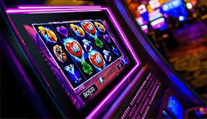 Bonus feature activation Free spins bonus trigger screen on Gem Saviour